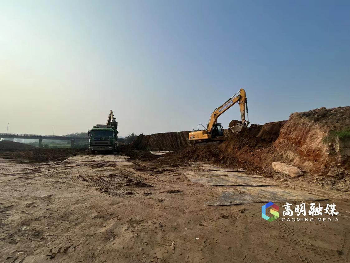 大茶泵站重建工程正在进行破堤施工。施工单位提供.jpg