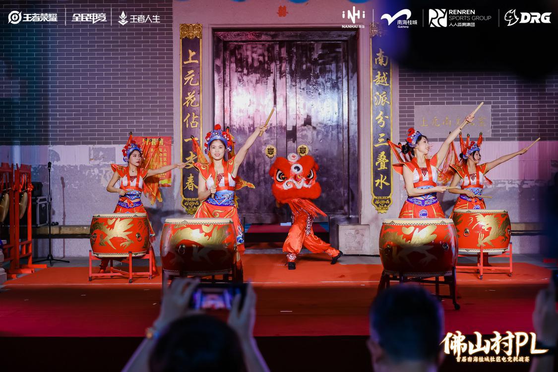 传统与时尚文化碰撞。.jpg