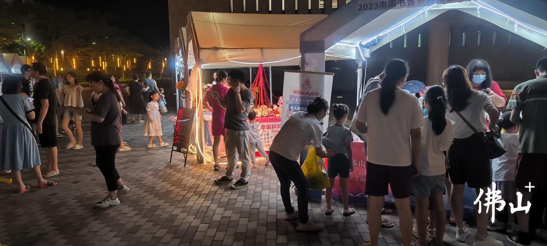 南国书香节云东海分会场美食集市。受访者供图.jpg
