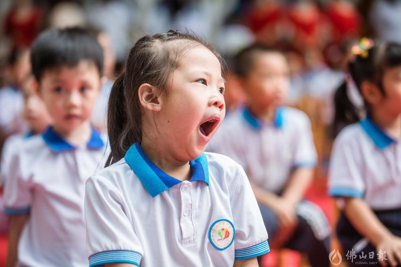 2021年9月1日,开学首日,南海区机关第二幼儿园,参加开学典礼的孩子们表情各异。佛山日报记者王伟楠摄