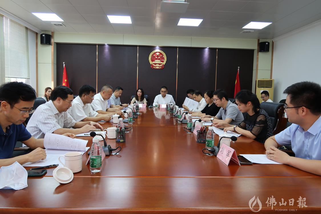 区十六届人大常委会法律专家库专家座谈会现场.jpg