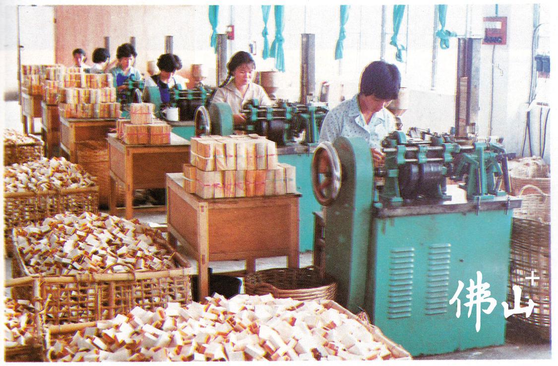西南火柴厂女工在生产.jpg