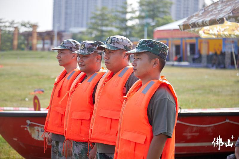 9月16日,佛山军分区举行佛山民兵防汛抗洪专业救援集训比武竞赛。现场参赛队伍进行冲锋舟操作综合技能比拼。佛山日报记者吕润致摄 (14)