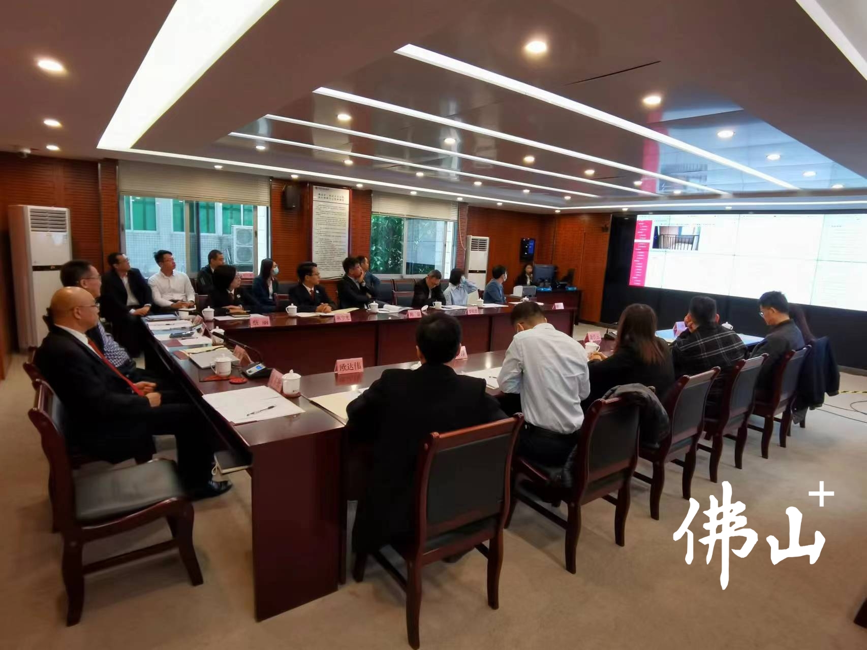 三水区人大代表、政协委员等了解三水法院执行情况。佛山日报记者郑泽聪摄.jpg