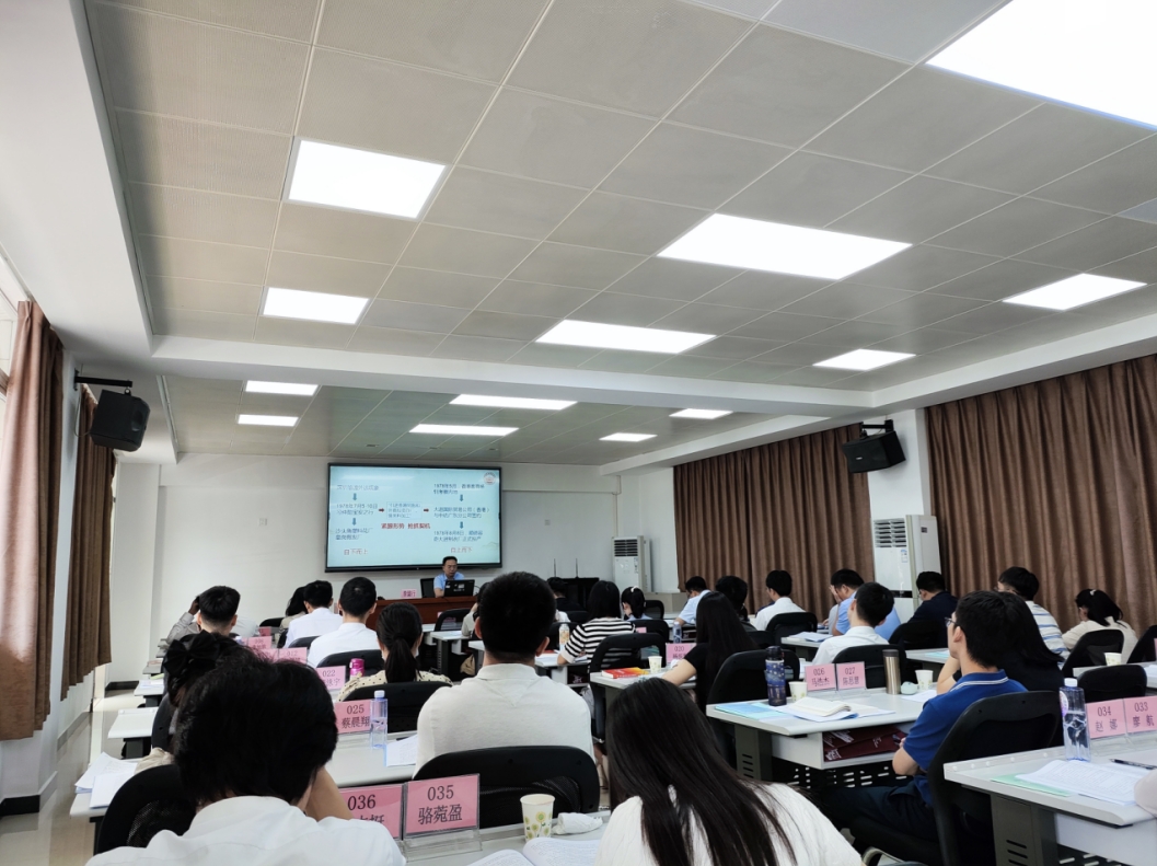市委党校李健行老师为学员讲授佛山改革开放史.png