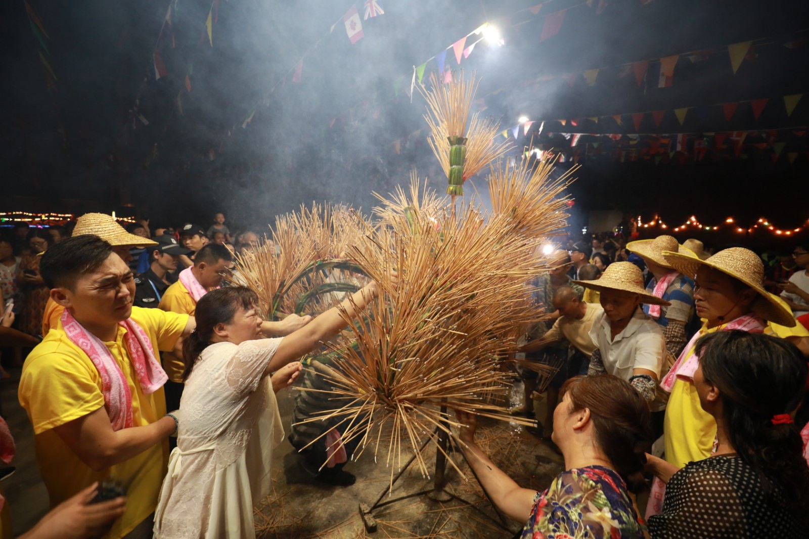 中秋舞火龙啦禅城南庄上元村举行传统民俗活动