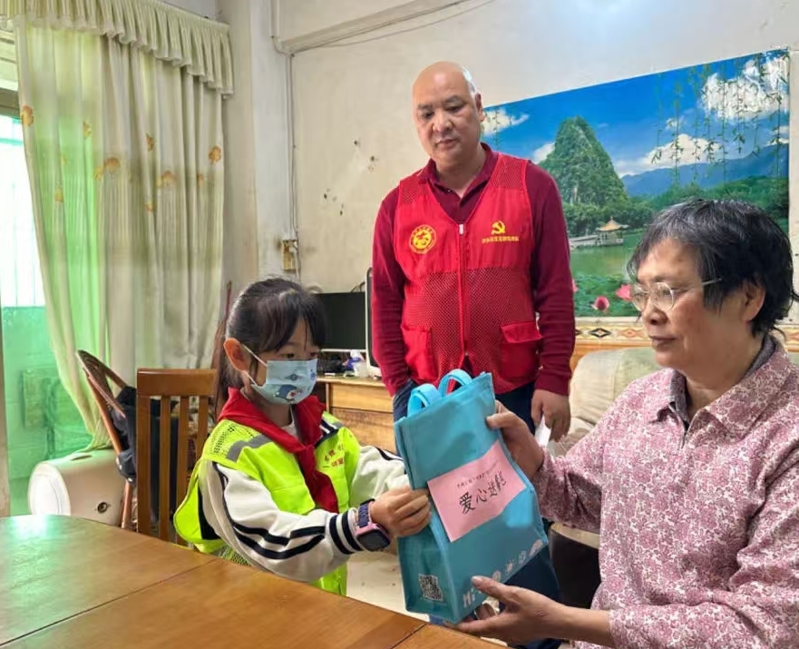项目还创新探索“医·养·护·安·便”五位一体现代社区养老新模式，融合智慧养老，提供“宅急送服务”。.jpg