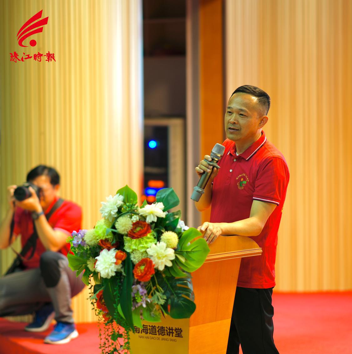 学校德育主任李绍江讲话。.jpg