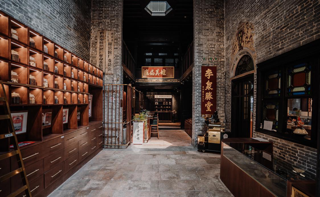 去百年老药铺喝咖啡,这波操作有意思 |玩转禅城特色街区