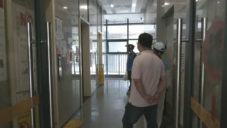 3台电梯坏了2台！禅城一公寓业主：高峰期起码等十来分钟！物业：拟申请维修基金