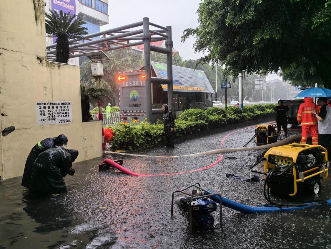三水区健力宝南路铁路桥涵洞应急排涝.jpg