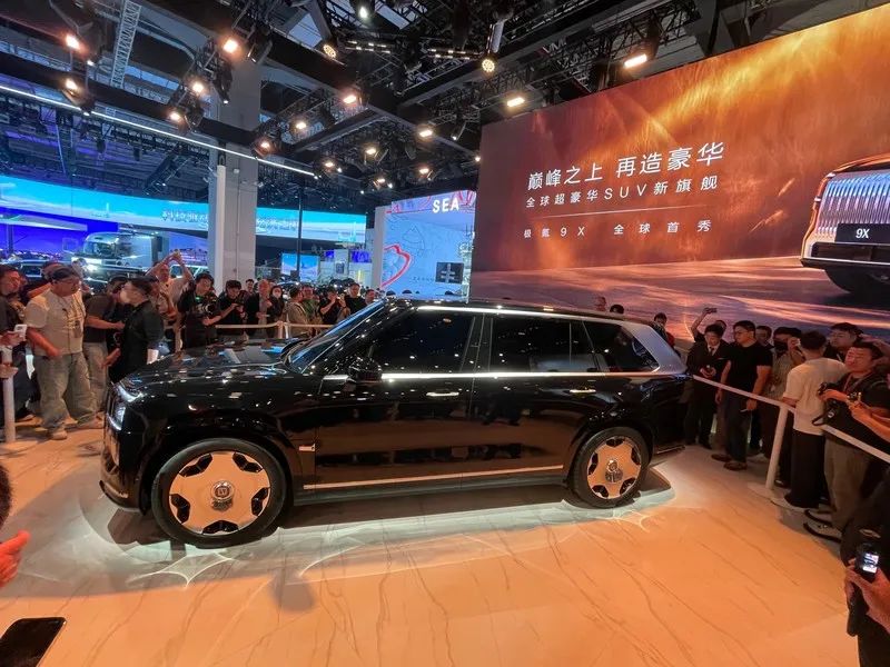 2025上海车展：极氪9X正式亮相-图2