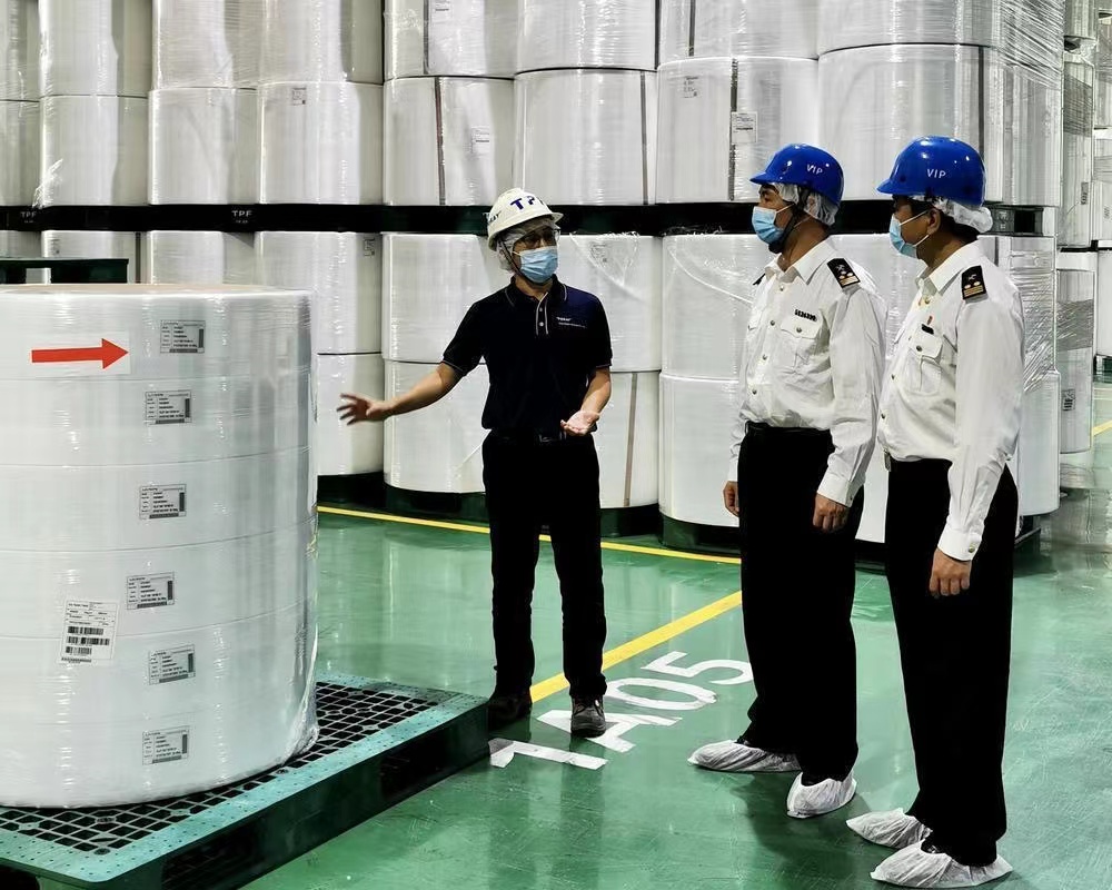 海关工作人员到南新公司调研。.jpg