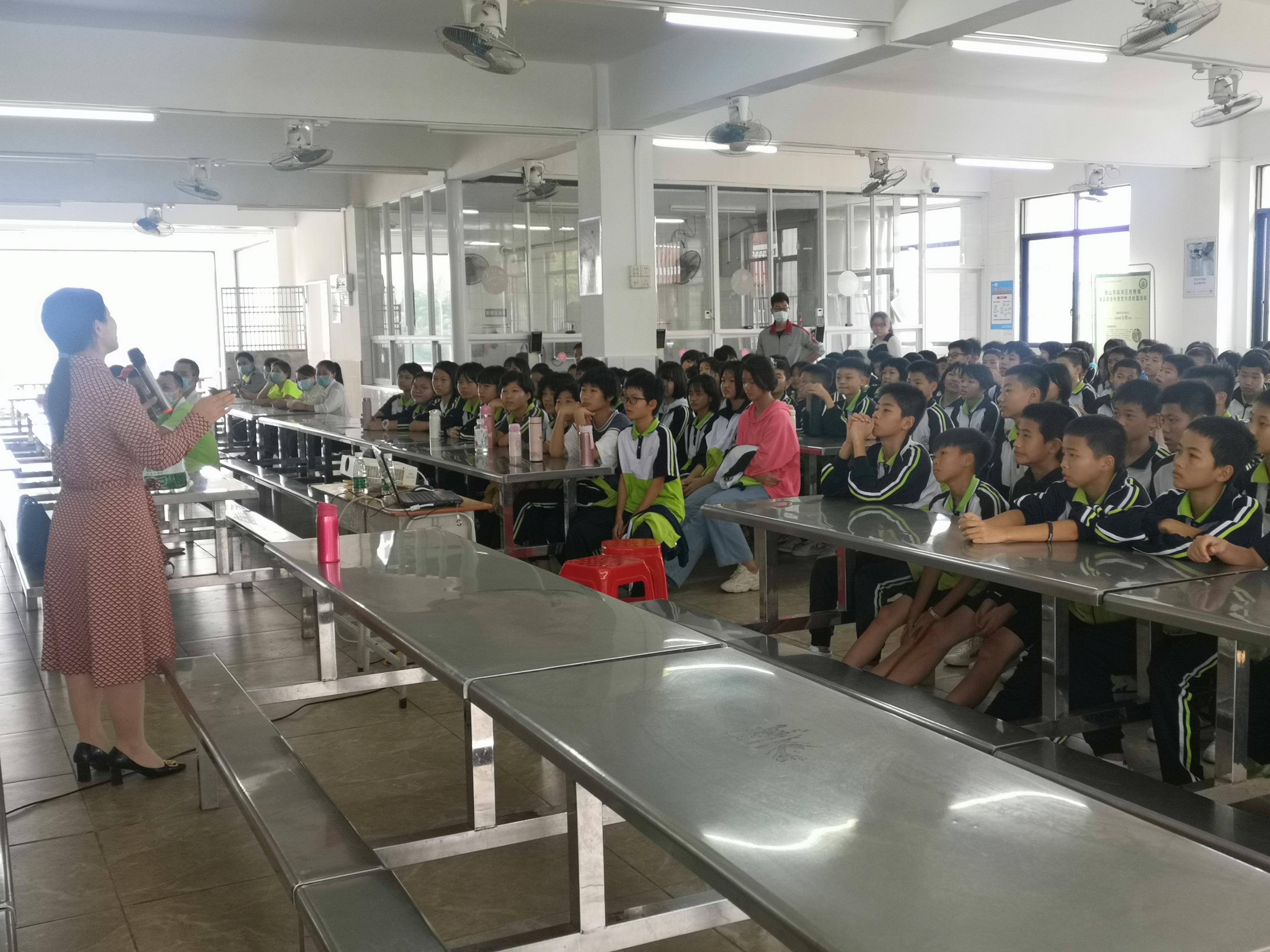 南海区食品专家为师生带来一场食品科普讲座