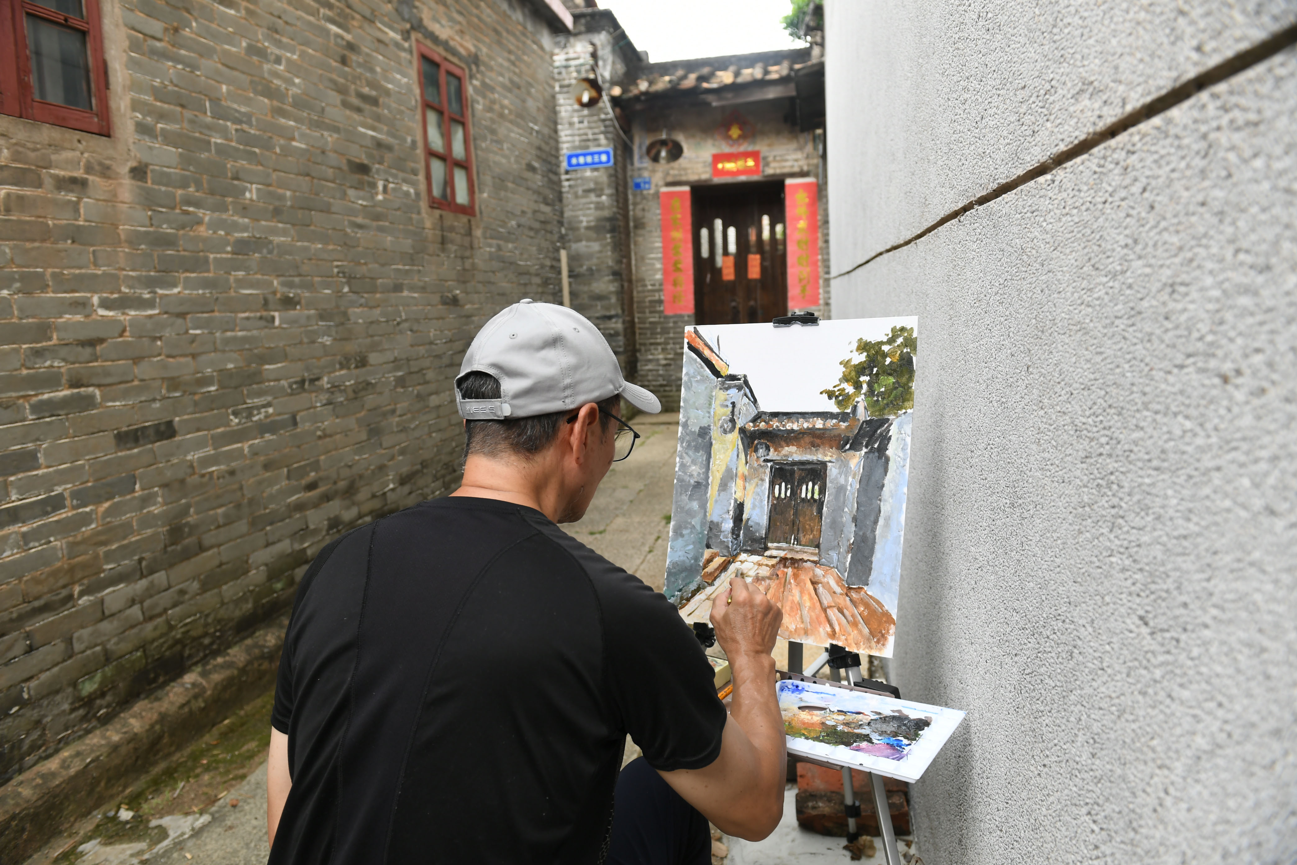 浓厚岭南特色的建筑符号，浓浓的烟火气息深深触动着画家们的心，激发创作灵感