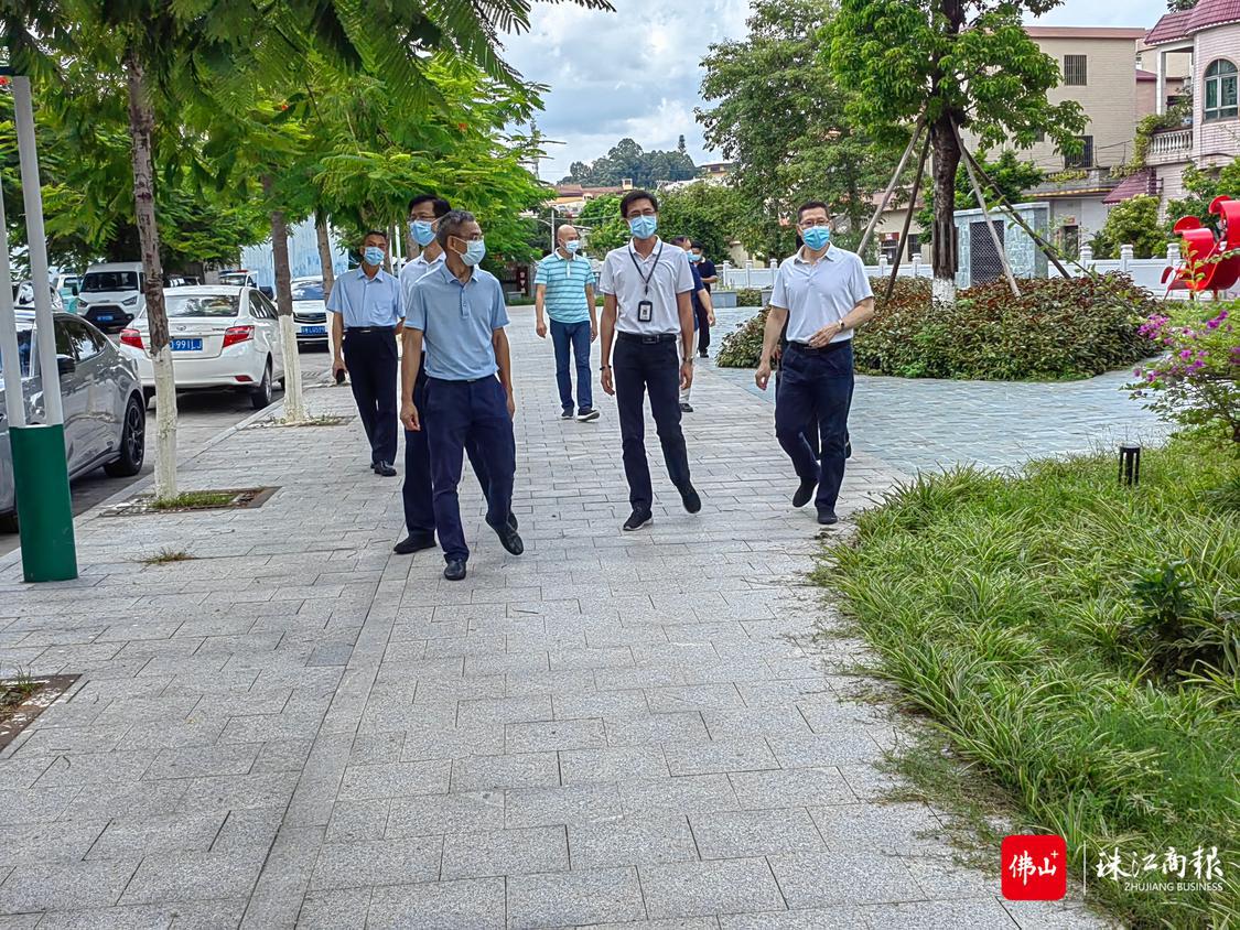 8月17日，周驭洪到碧江社区壮甲涌一河两岸景观提升工程现场视察.jpg