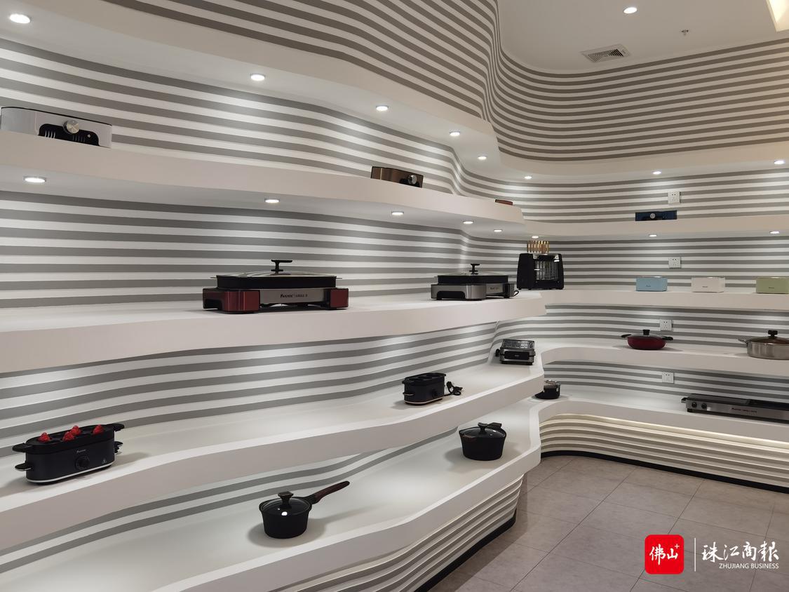 法诗缇公司展厅流线型设计别具特色.jpg