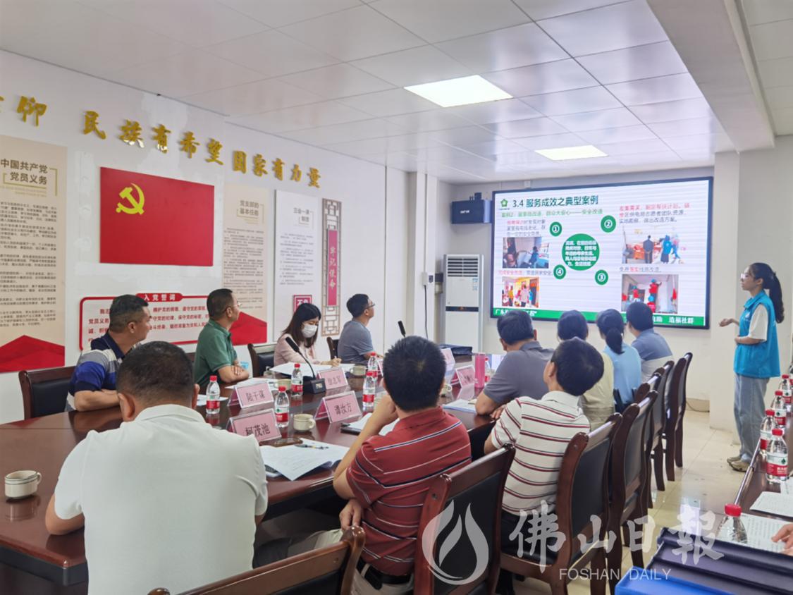 在汇报环节上,杨和镇社工站相关负责人分别从站点基础建设、人才培养、服务成效、展望与反思等板块进行了详细的汇报。部门供图.png