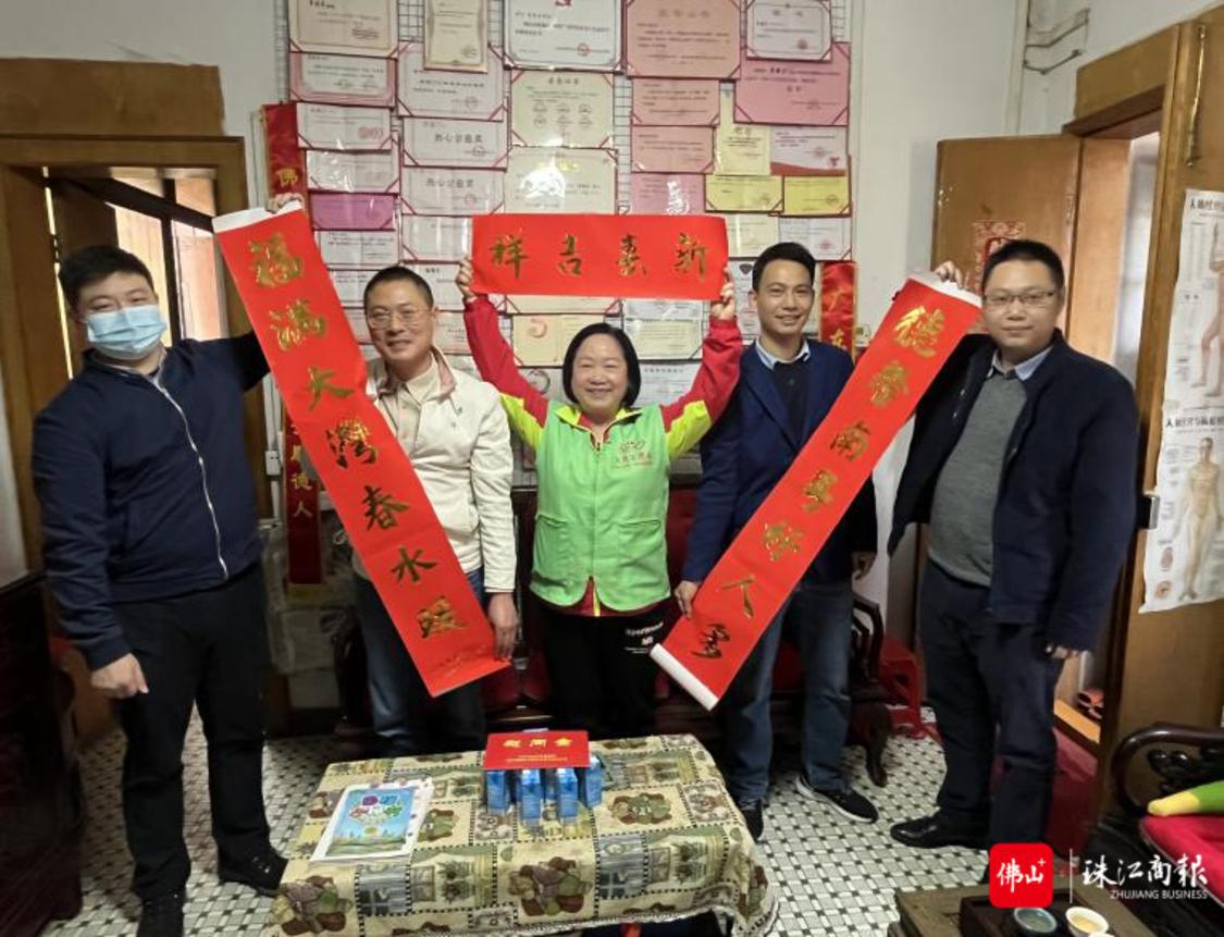 区文明办走访慰问“广东好人”曾建兰.png