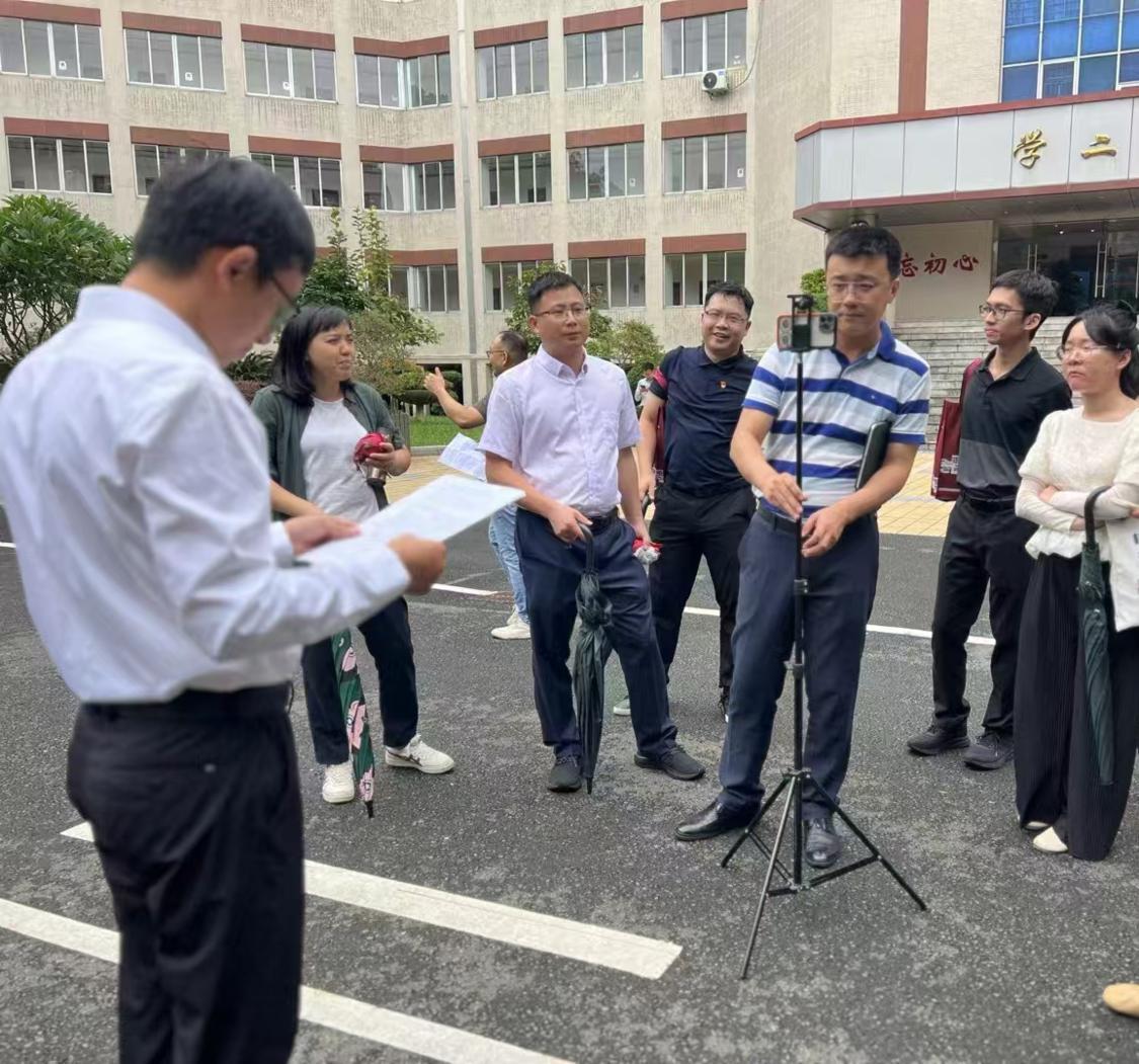 学员利用午休时间补拍视频所需素材.png