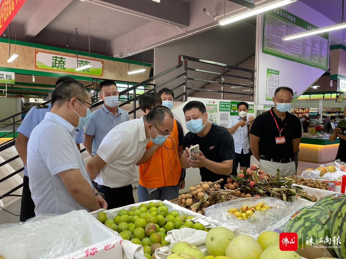 李福信一行人到新墟市场视察2.jpg
