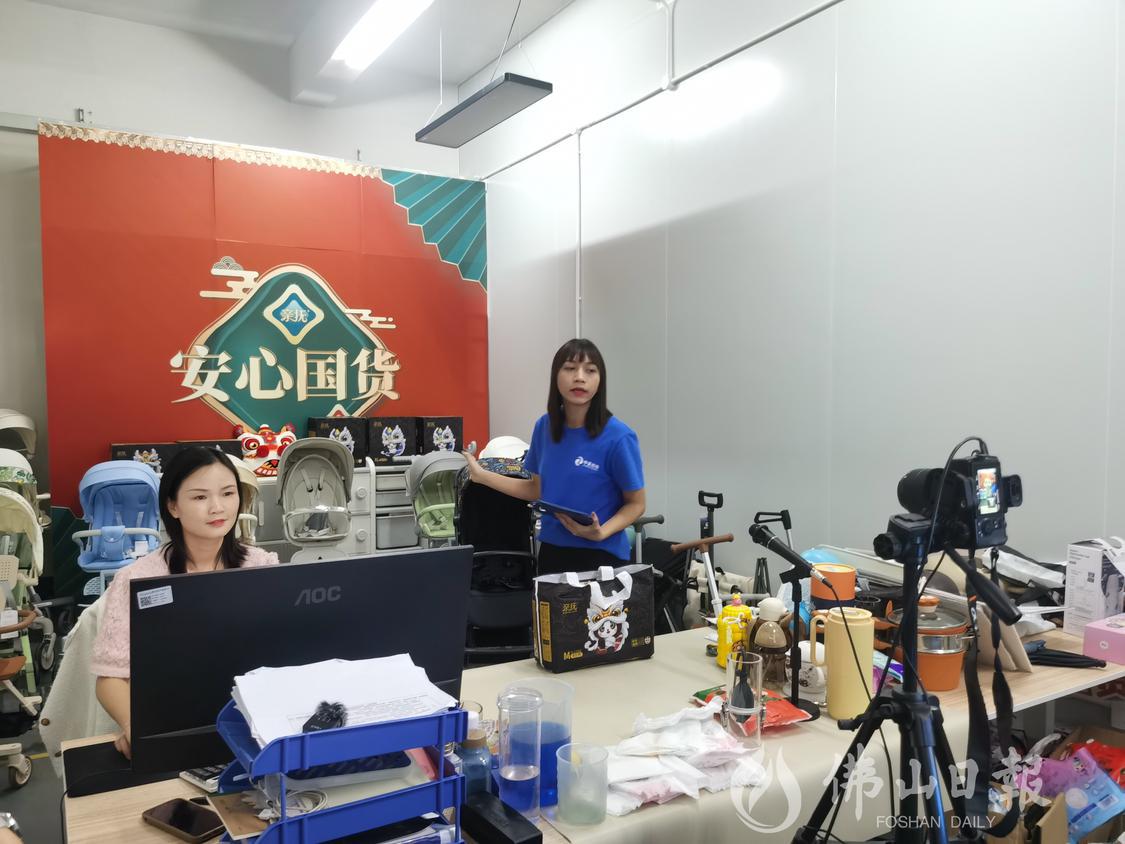 中柔直播间。刘嶒摄2.jpg