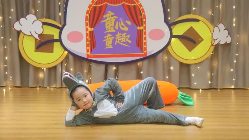 女生童话剧《扬眉兔气》