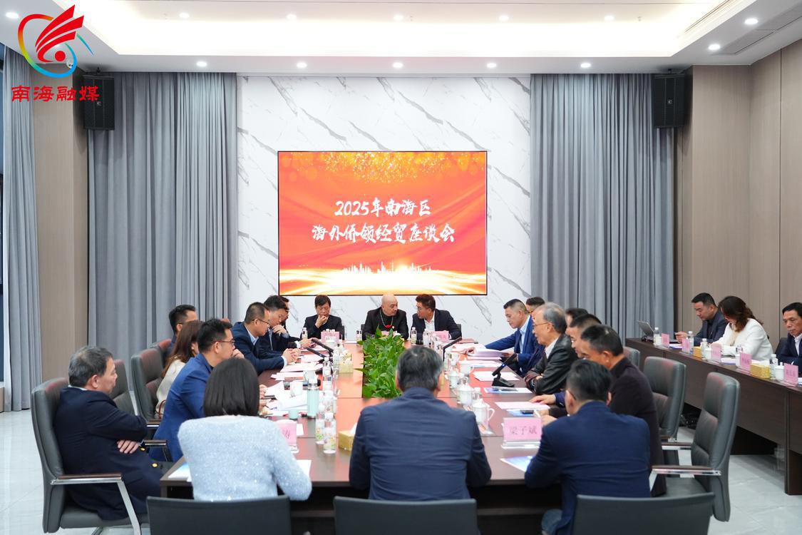 会议现场.jpg