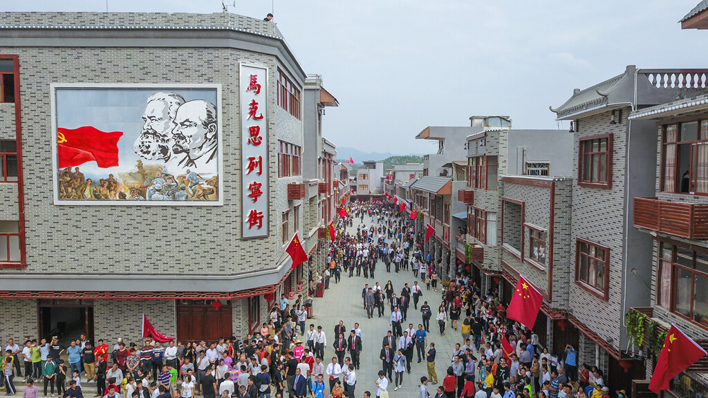 惠东高潭镇的马克思列宁街,有不少游客慕名而来,感受红色历史文化。 惠东高潭镇的马克思列宁街,有不少游客慕名而来,感受红色历史文化。