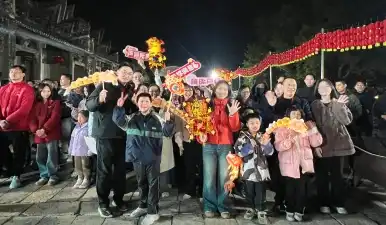 除夕夜为你祈的福，化作乙巳蛇年的第一响钟声