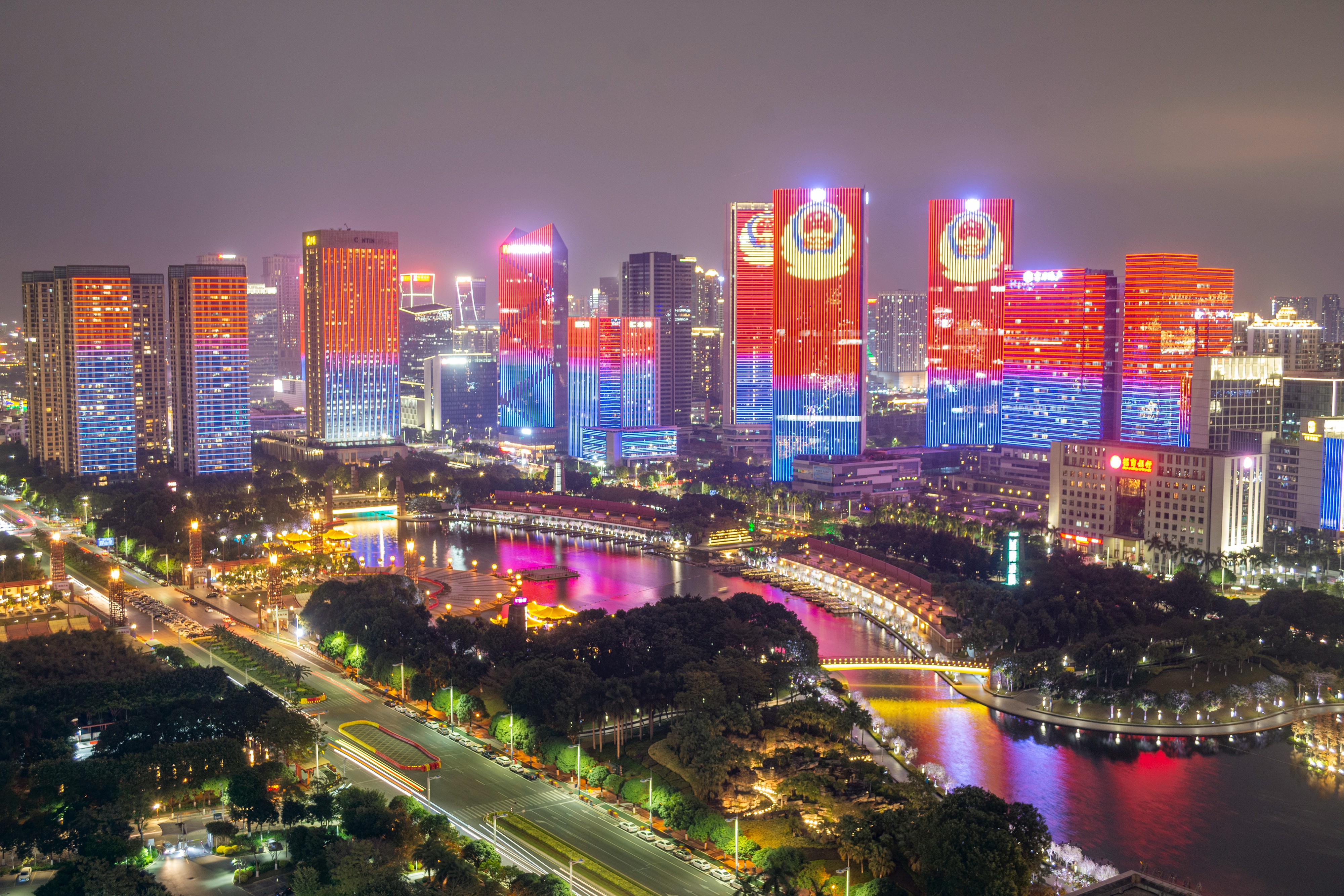 三等奖:霍广良《110警察宣传日》