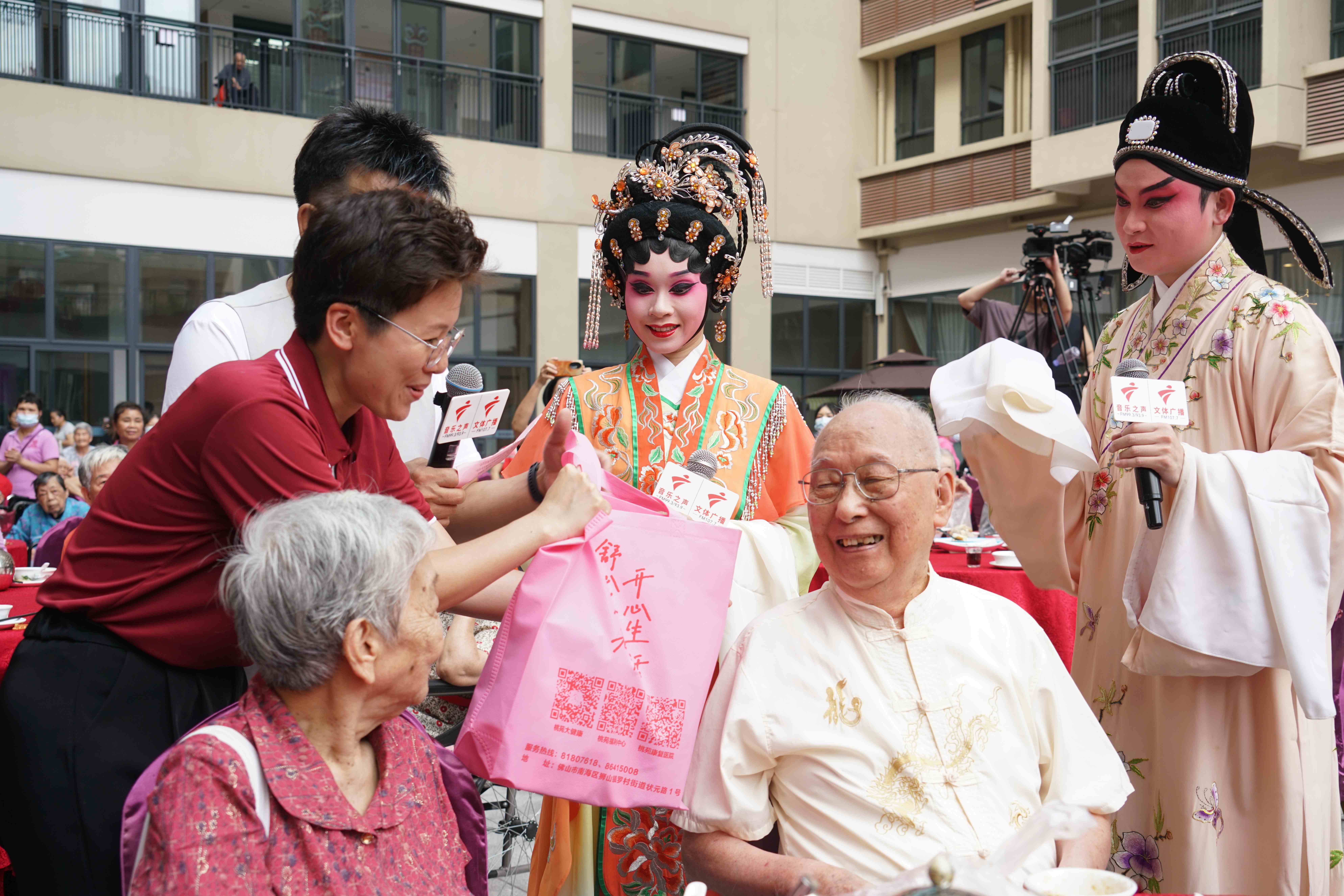 南海桃苑：粤韵入庭院 家宴暖重阳