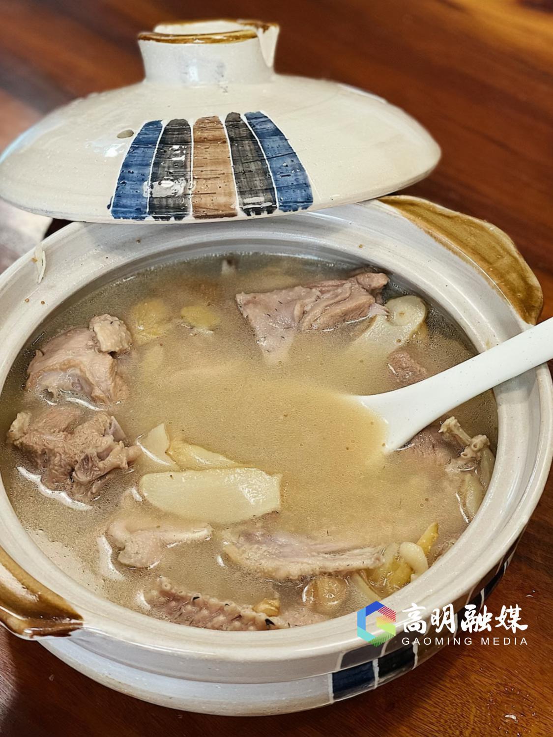 如何“防燥护阴”,不妨买鸭来煲汤。高明融媒记者陈嘉懿摄.png