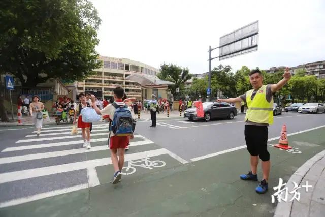 全国首创‘警家校’护畅模式破解校园拥堵。 图片