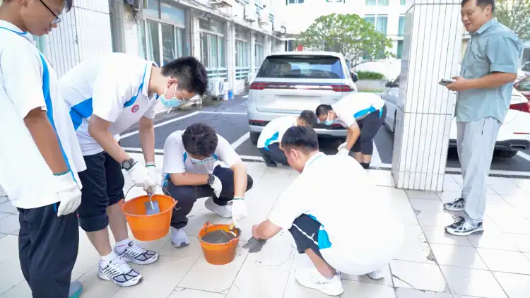 顺势明德丨郑裕彤中学:课本里的化学知识,被他们用在了校园修缮上