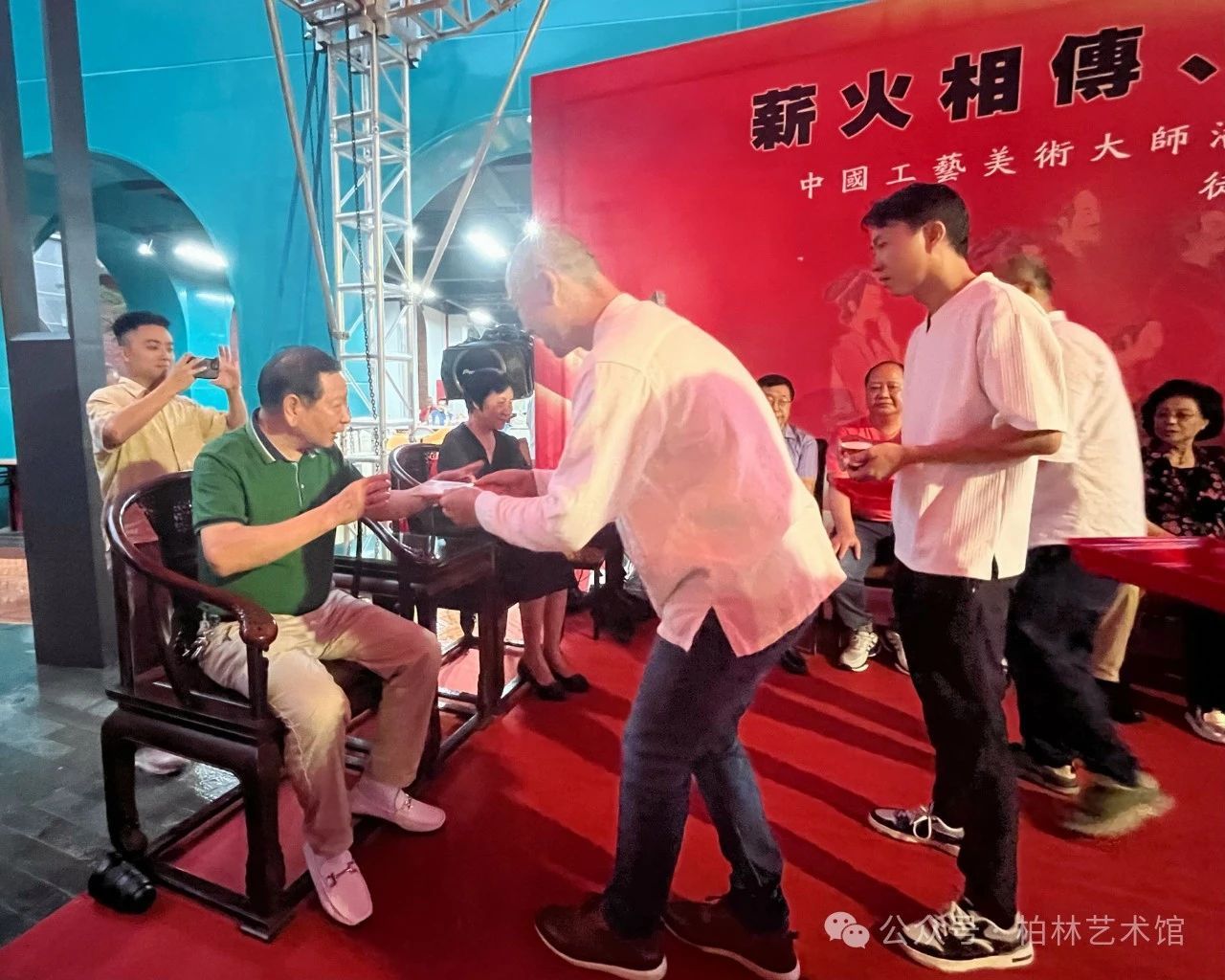 以茶敬师,薪火相传。.jpg