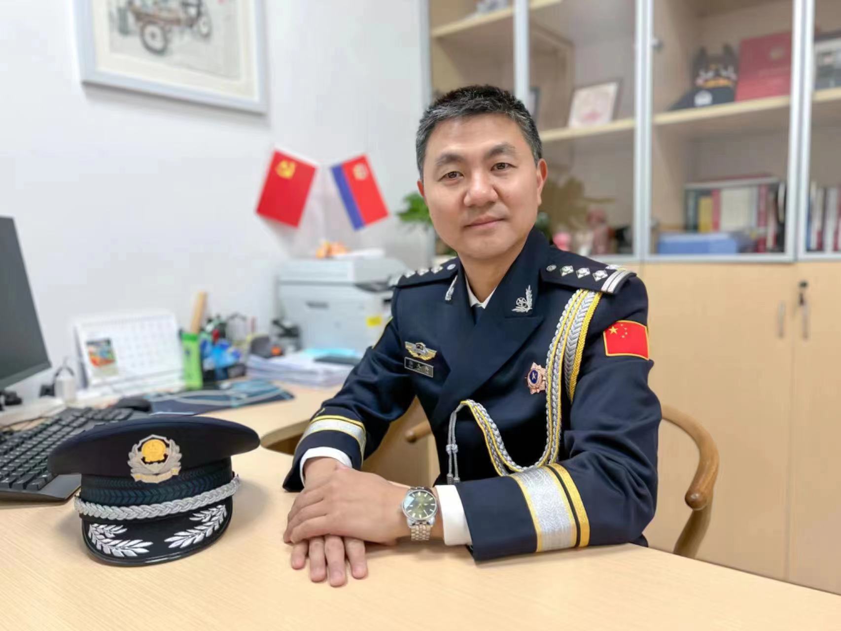 容义兴个人形象照2.jpg