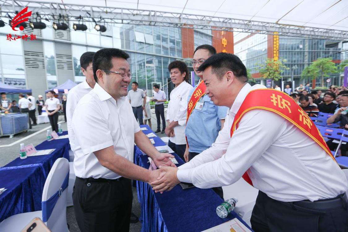 南海高规格礼遇劳模先进.jpg