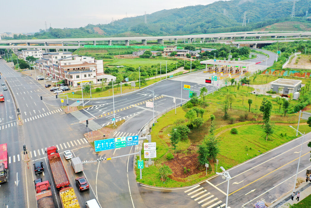 一个个“小而美”的“口袋公园”相继投用,为居民提供了休闲娱乐、亲近自然的生活空间。 一个个“小而美”的“口袋公园”相继投用,为居民提供了休闲娱乐、亲近自然的生活空间。