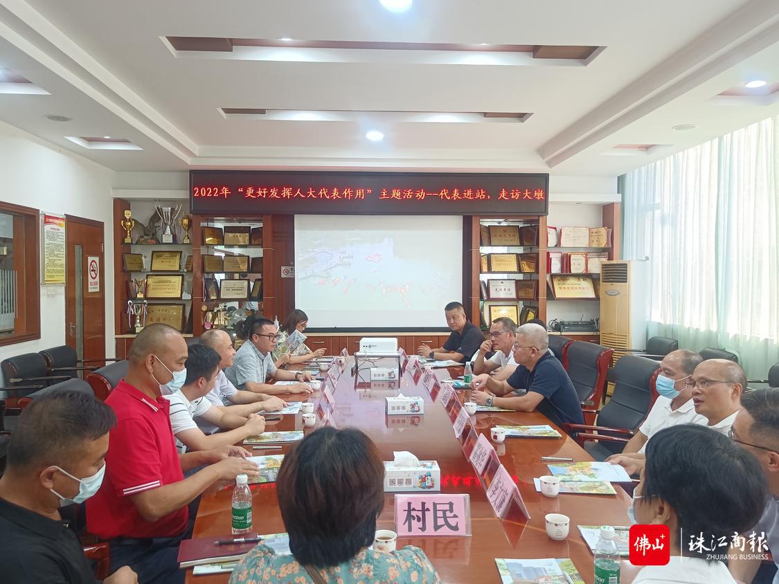 区人大常委会一行入驻大墩村人大代表联络点,倾听百姓心声,了解社情民意。jpg.jpg