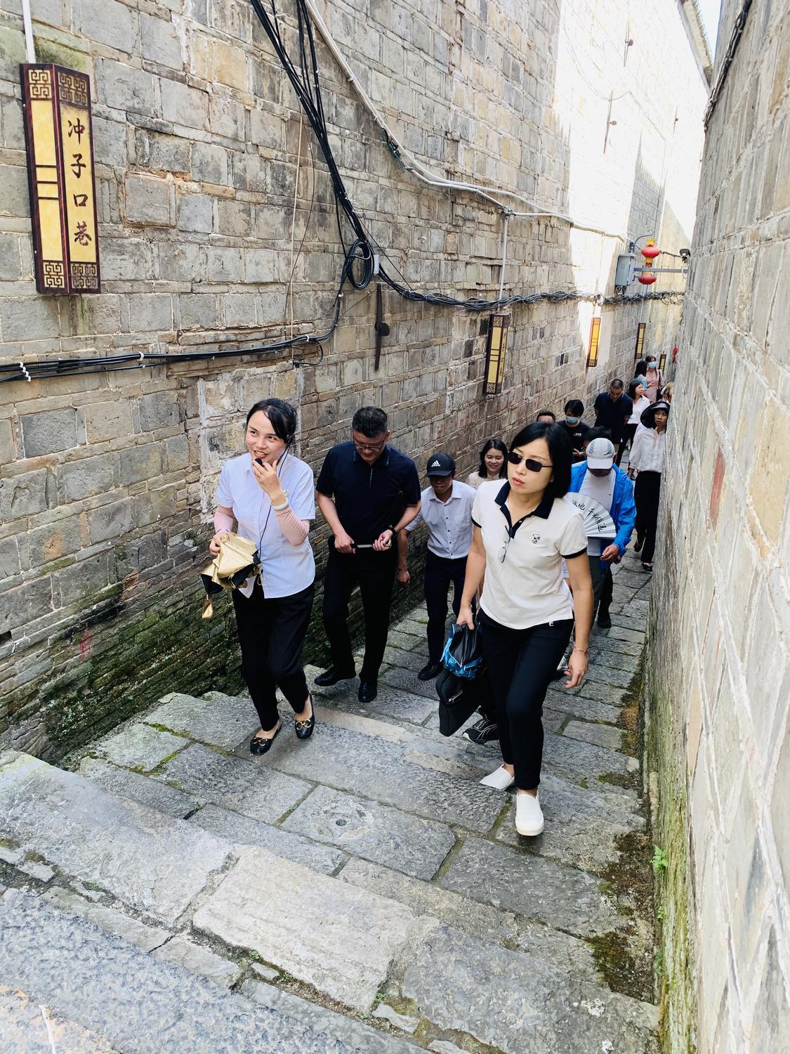 三水考察团在镇远考察。通讯员供图.jpg
