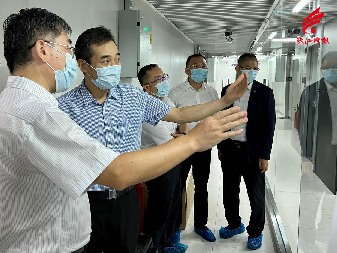 南海区委常委乔吉飞带队到广州银行后台数据中心项目进行调研.jpg