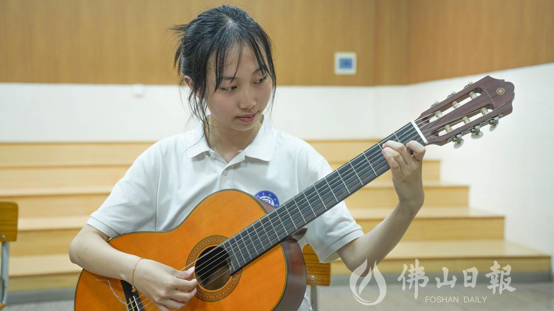 方力平的学生独自弹奏。佛山市新闻传媒中心(5381647)-20230626193948.jpg