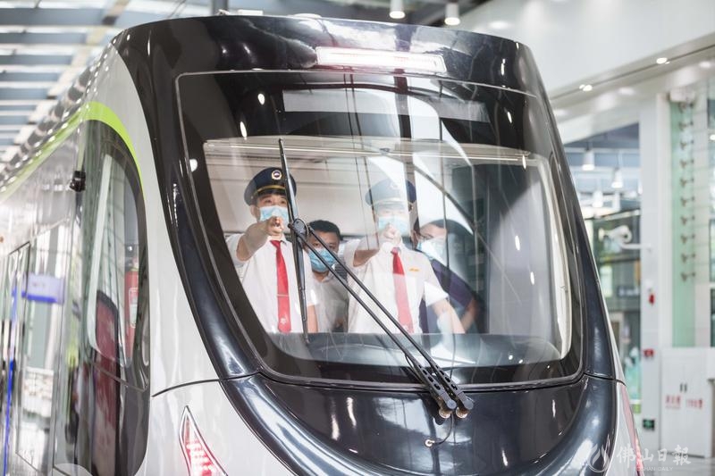 南海有轨电车一号线。/佛山日报记者王伟楠 实习生黄余雄摄