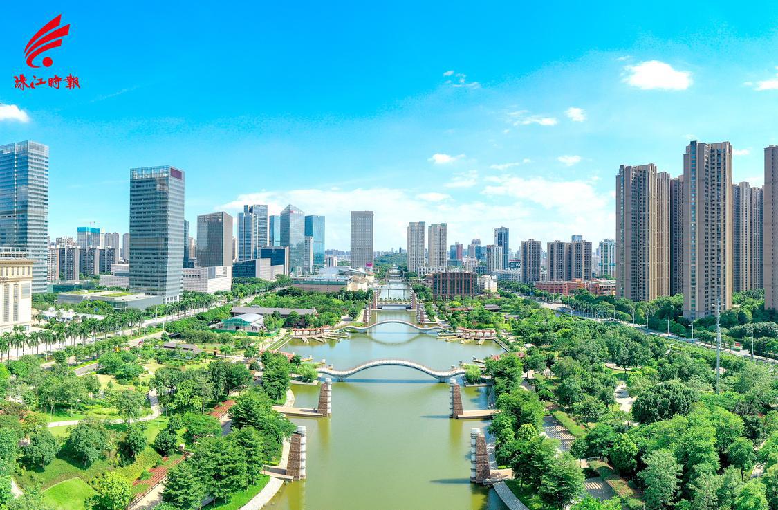 千灯湖中央活力区。“在城市里游山玩水,在公园里工作生活”是幸福桂城的写照。佛山市新闻传媒中心记者 方智恒 摄.jpg