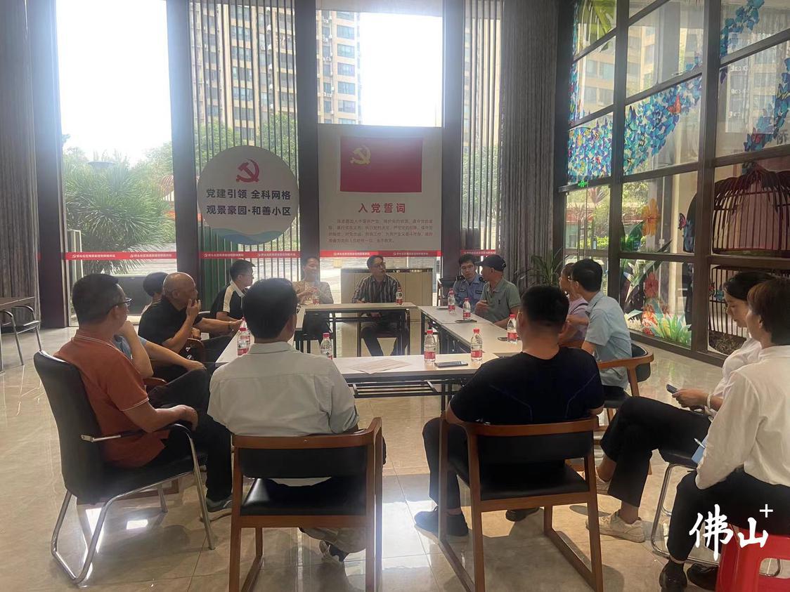 桥头社区法律促进小组与工作小组上门调解居民矛盾纠纷.jpg