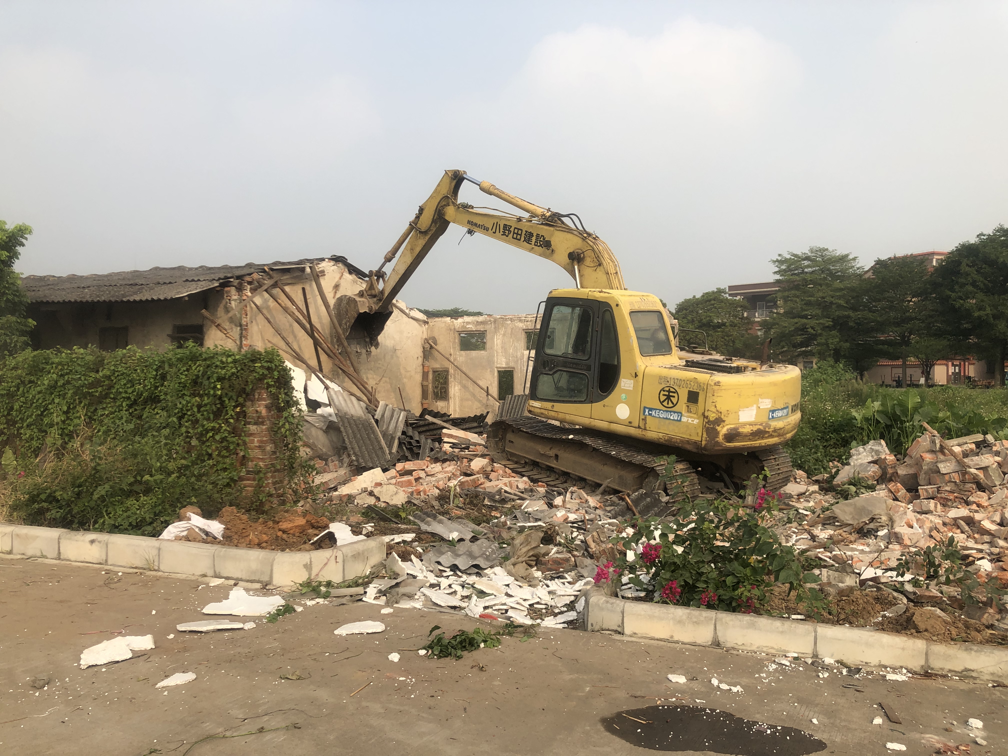 建设社区将持续加大整治力度,采取拆违拆危、清脏清污等多措并举.jpg