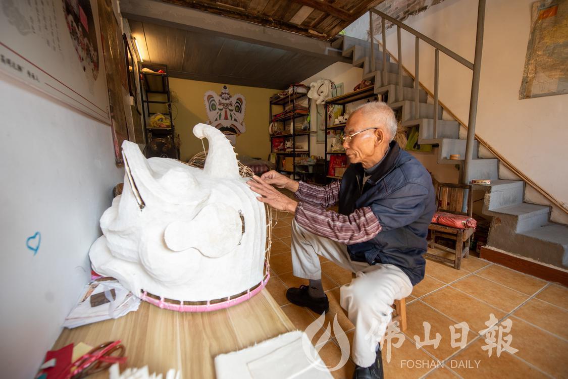 位于明城镇的谭志明扎狮工作室内,扎狮艺人(4649873)-20230404111553.jpg