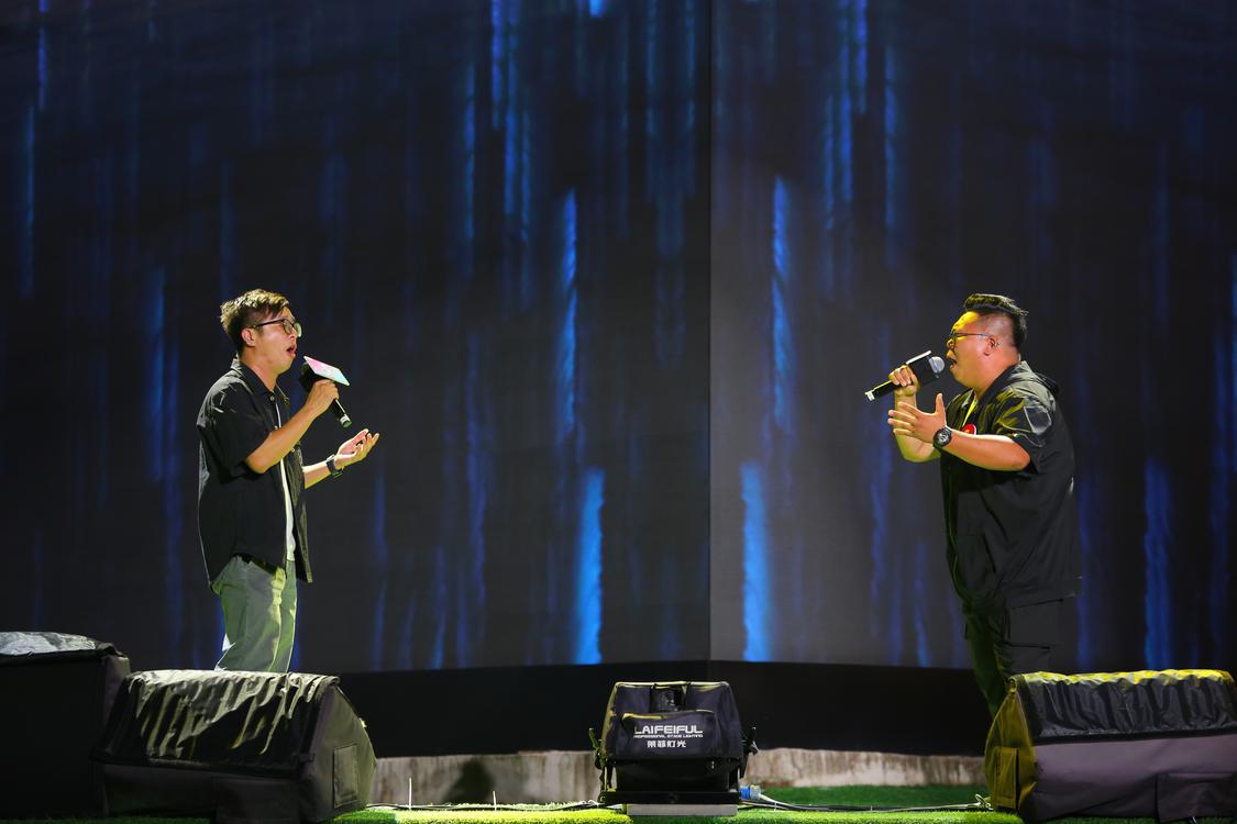 “玄冥二老”组合演唱歌曲《飞马》.jpg