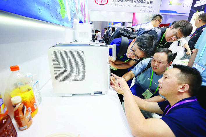 采购商对威林科技的制冰产品产生浓厚兴趣。 采购商对威林科技的制冰产品产生浓厚兴趣。